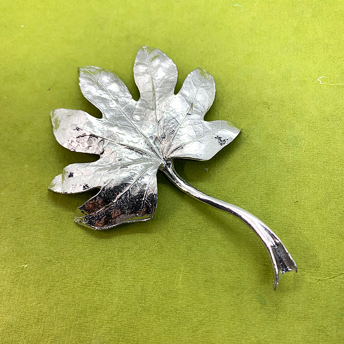 Japonica Leaf Pin