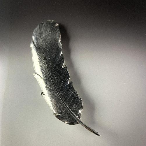Feather pin large p141
