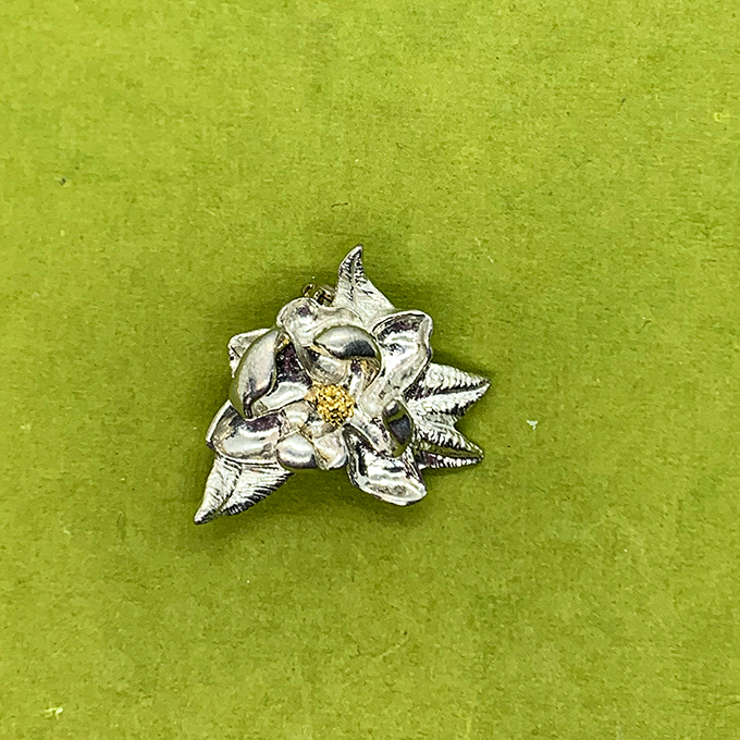 magnolia single pin