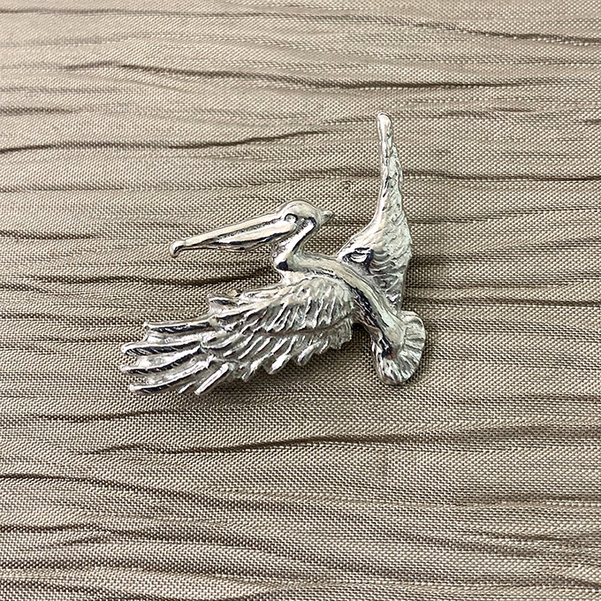 Pelican Flying Small pin